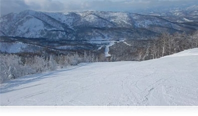 Photo of a mountain covered in snow highlighting the AW120's Hybrid VR