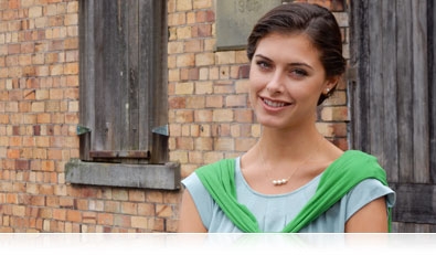Portrait of a woman looking at the camera using Target finding AF